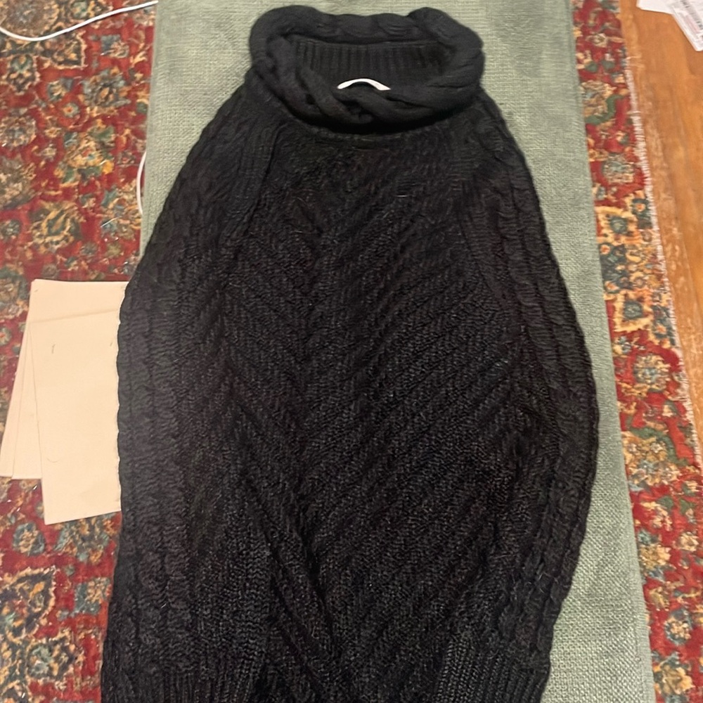 Tahari Medium Black Turtleneck sweater. Barely Worn.